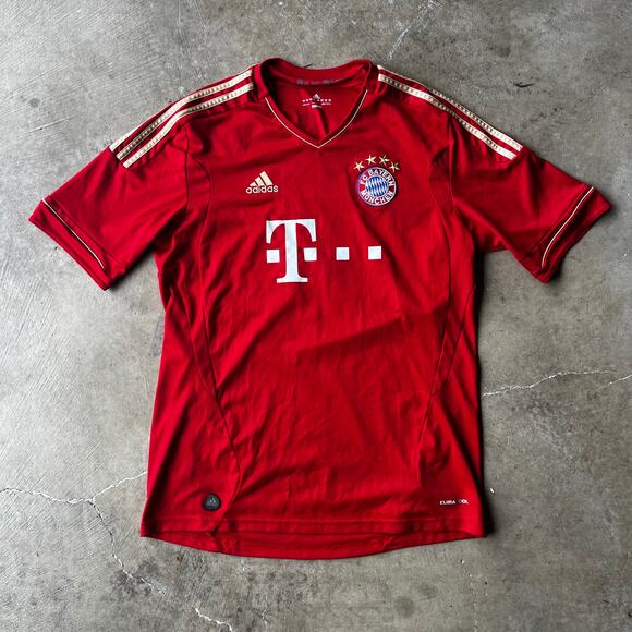 BAYERN MUNICH SOCCER FOOTBALL JERSEY NO. 8 T-MOBILE ADIDAS LARGE - Picture 1 of 5